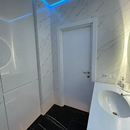 1 Room 65M2 Center Of Obolon Near River Side. Kyiv Exterior photo